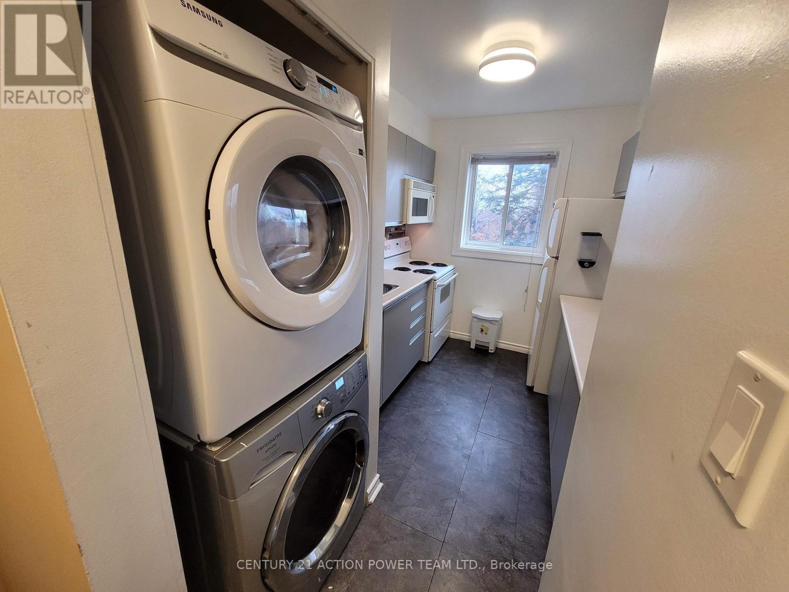 209 - 270 Brittany Drive, Ottawa, Ontario  K1K 4M3 - Photo 7 - X12565158