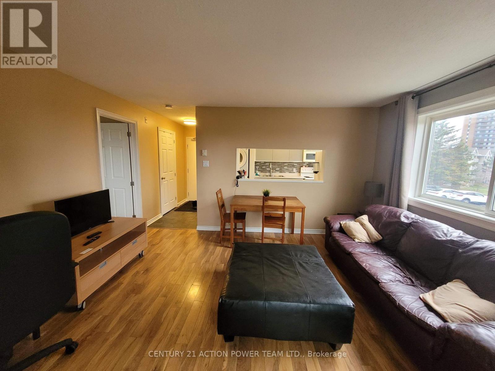 209 - 270 Brittany Drive, Ottawa, Ontario  K1K 4M3 - Photo 8 - X12565158