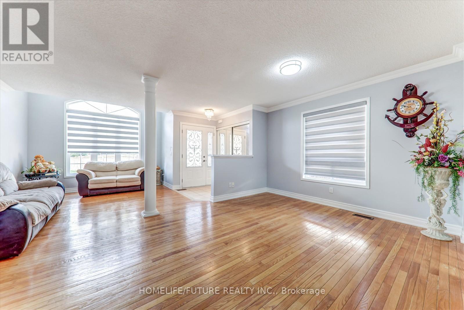 69 Heatherdale Drive, Brampton, Ontario  L7A 2H4 - Photo 9 - W12564854