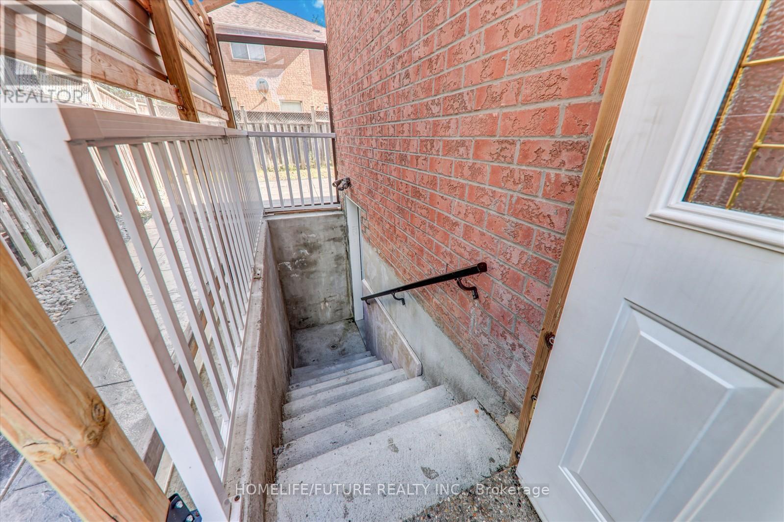 69 Heatherdale Drive, Brampton, Ontario  L7A 2H4 - Photo 36 - W12564854