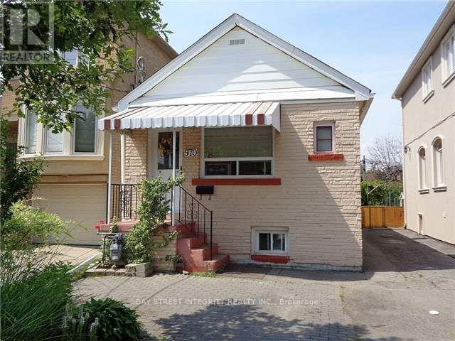 970 BRIAR HILL AVENUE, Toronto, Ontario