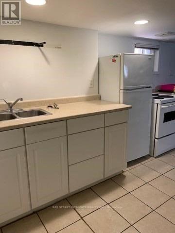 970 Briar Hill Avenue, Toronto, Ontario  M6B 1M3 - Photo 5 - W12565164