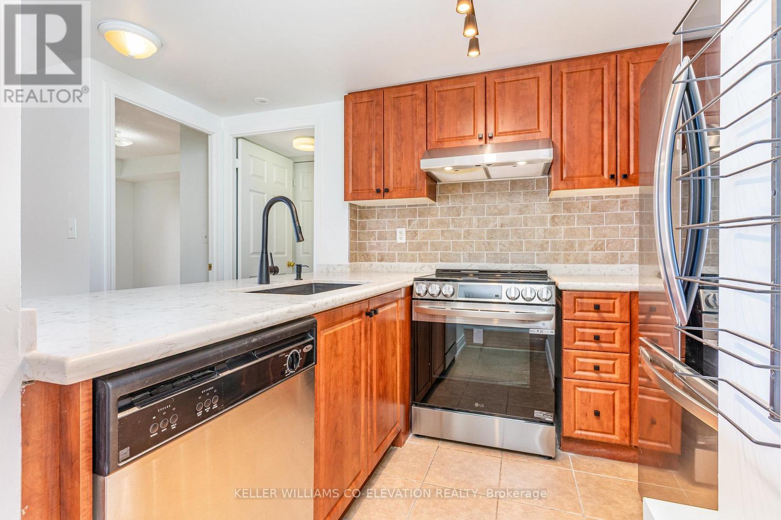 2034 - 3025 Finch Avenue W, Toronto, Ontario  M9M 0A2 - Photo 5 - W12565172