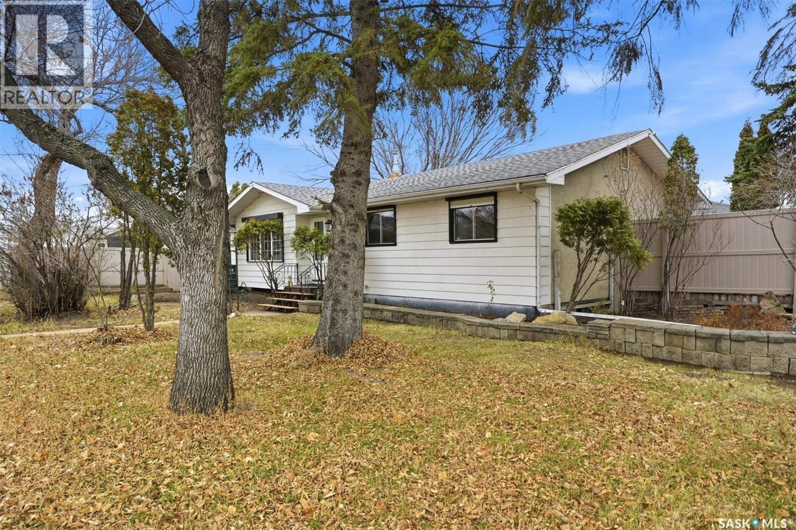 1424 Faulkner Crescent, Saskatoon, Saskatchewan  S7L 3R4 - Photo 2 - SK024485