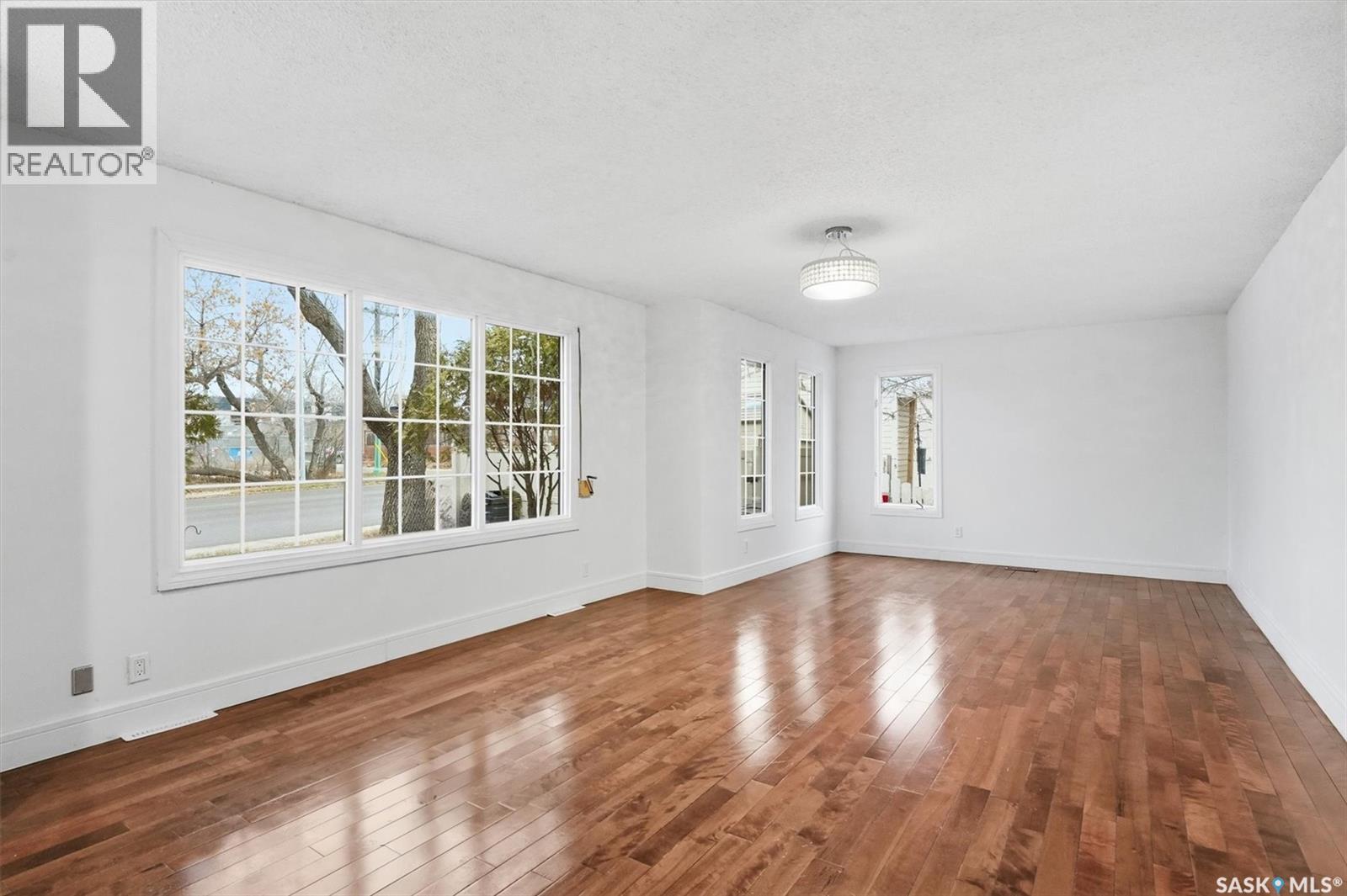 1424 Faulkner Crescent, Saskatoon, Saskatchewan  S7L 3R4 - Photo 4 - SK024485