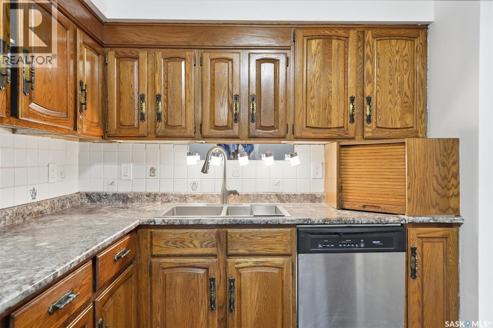 1424 Faulkner Crescent, Saskatoon, Saskatchewan  S7L 3R4 - Photo 8 - SK024485