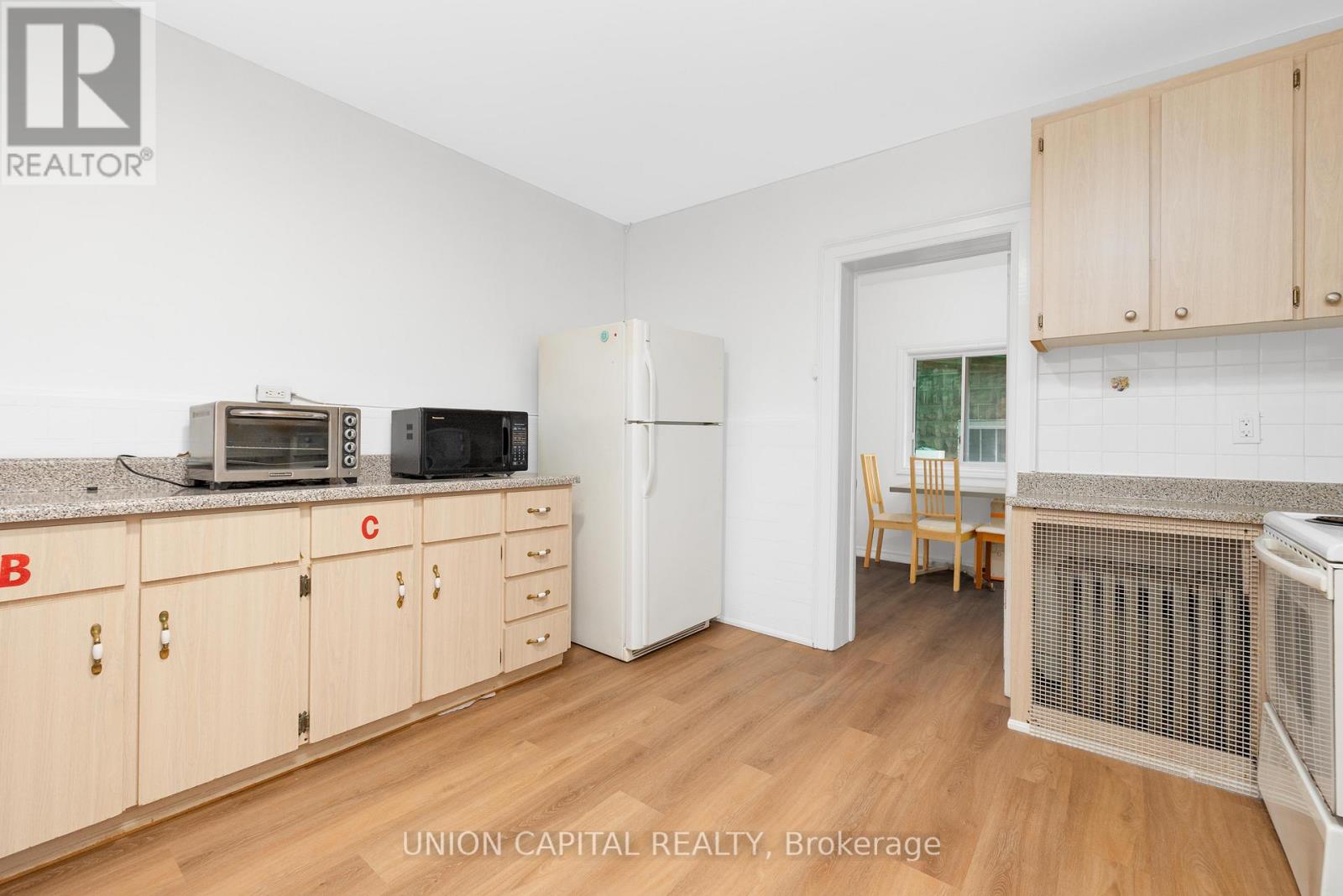 69 Denison Avenue, Toronto, Ontario  M5T 2M7 - Photo 18 - C12565176