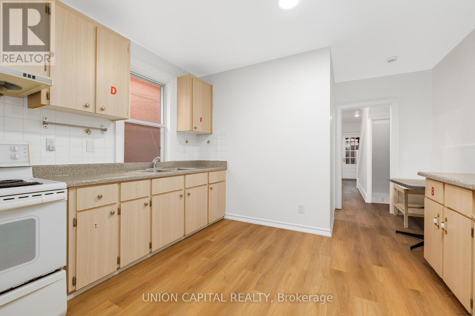 69 Denison Avenue, Toronto, Ontario  M5T 2M7 - Photo 19 - C12565176