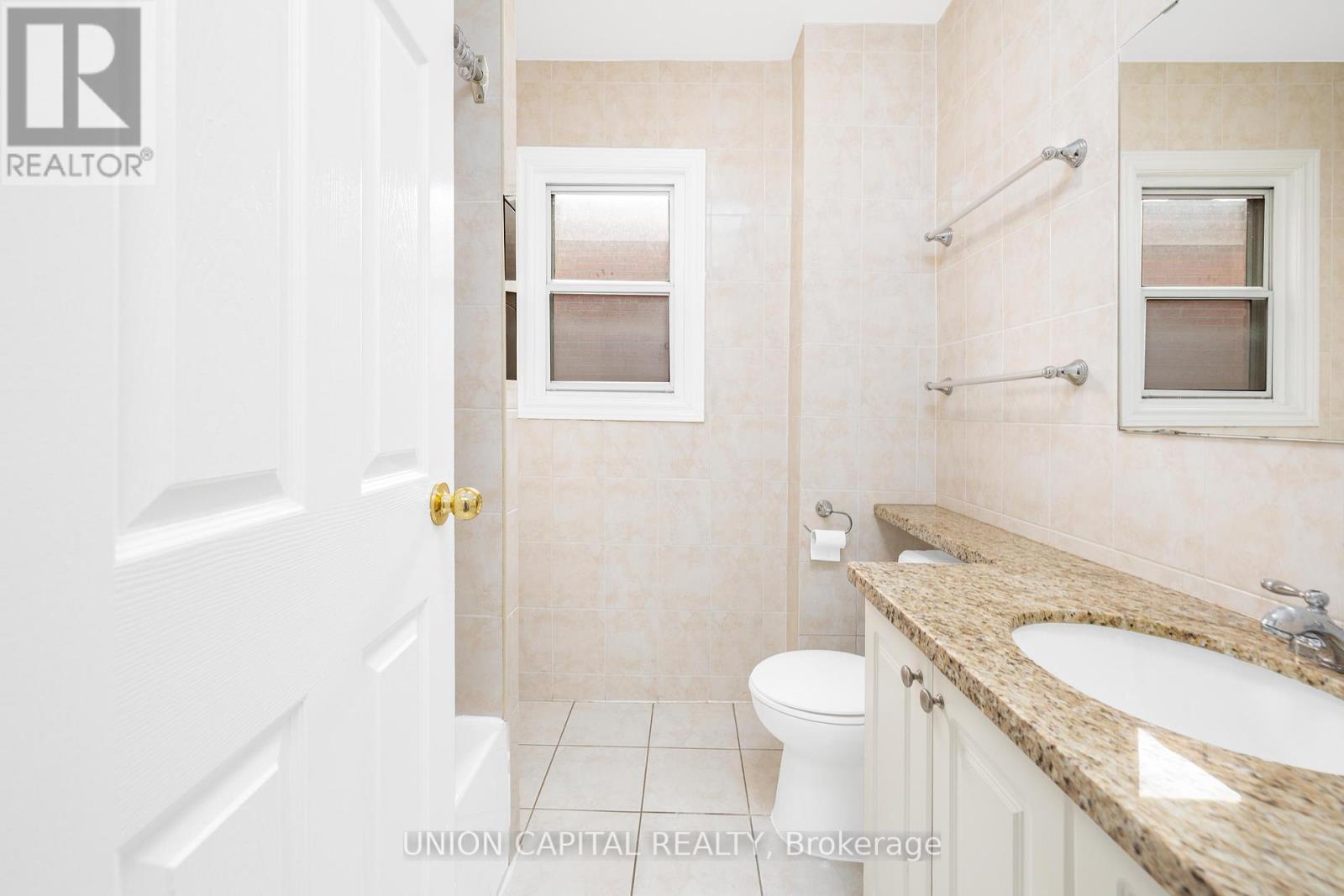 69 Denison Avenue, Toronto, Ontario  M5T 2M7 - Photo 27 - C12565176