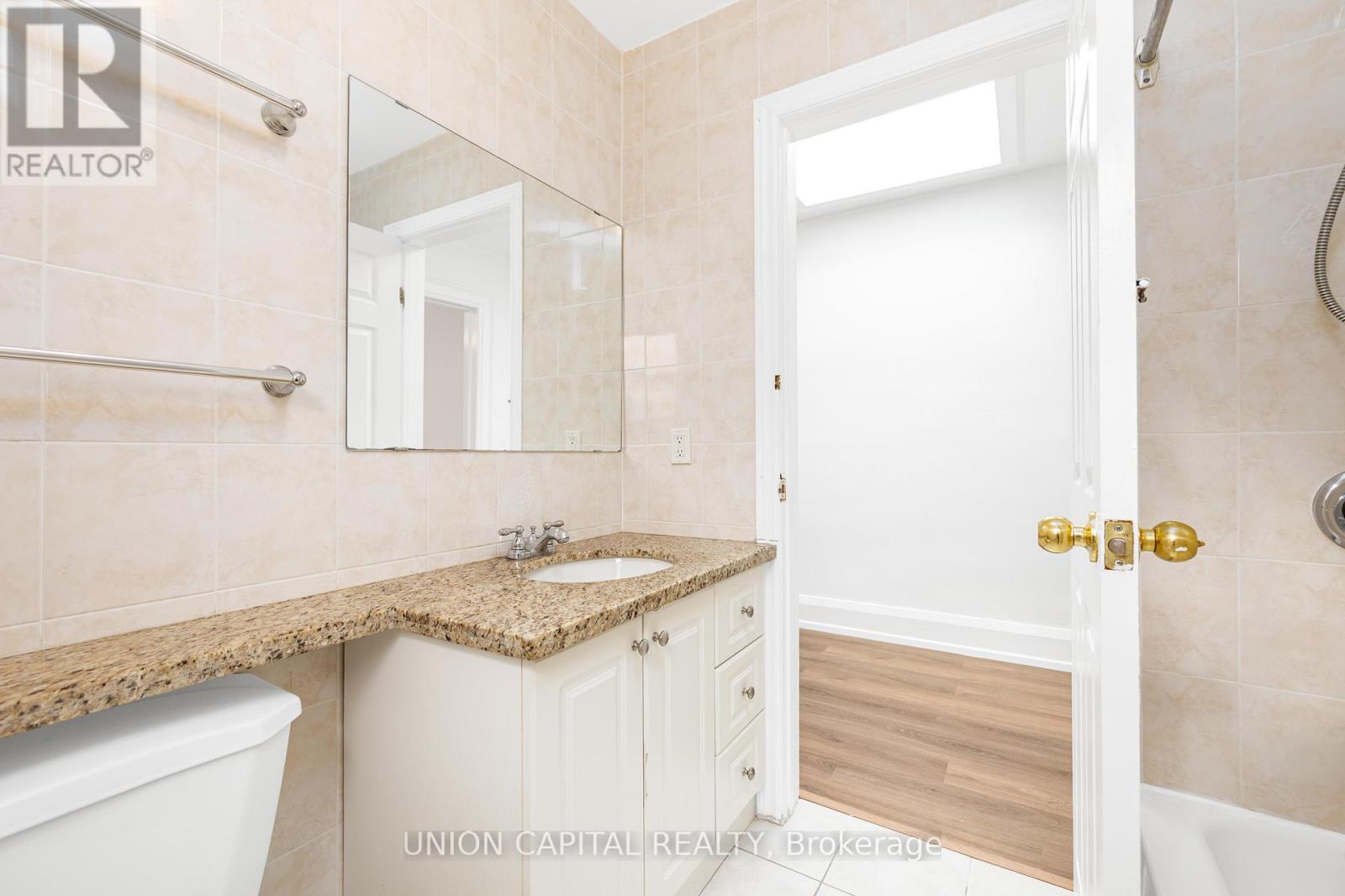 69 Denison Avenue, Toronto, Ontario  M5T 2M7 - Photo 28 - C12565176