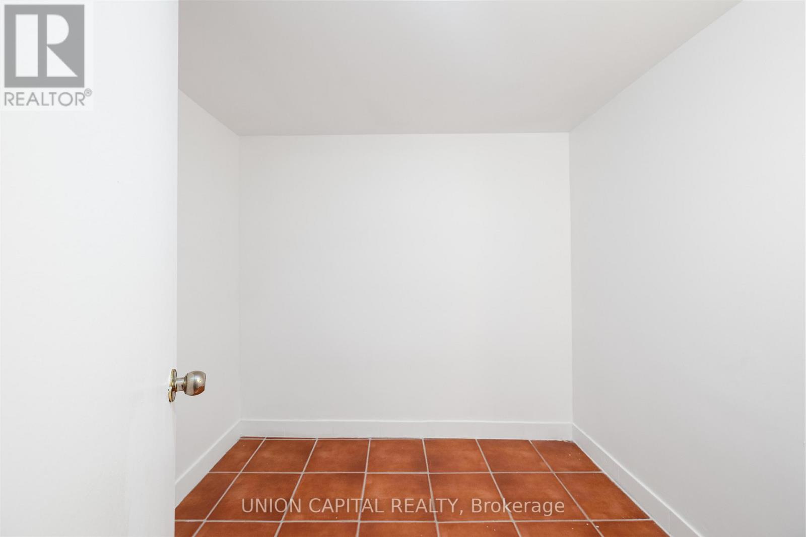 69 Denison Avenue, Toronto, Ontario  M5T 2M7 - Photo 45 - C12565176