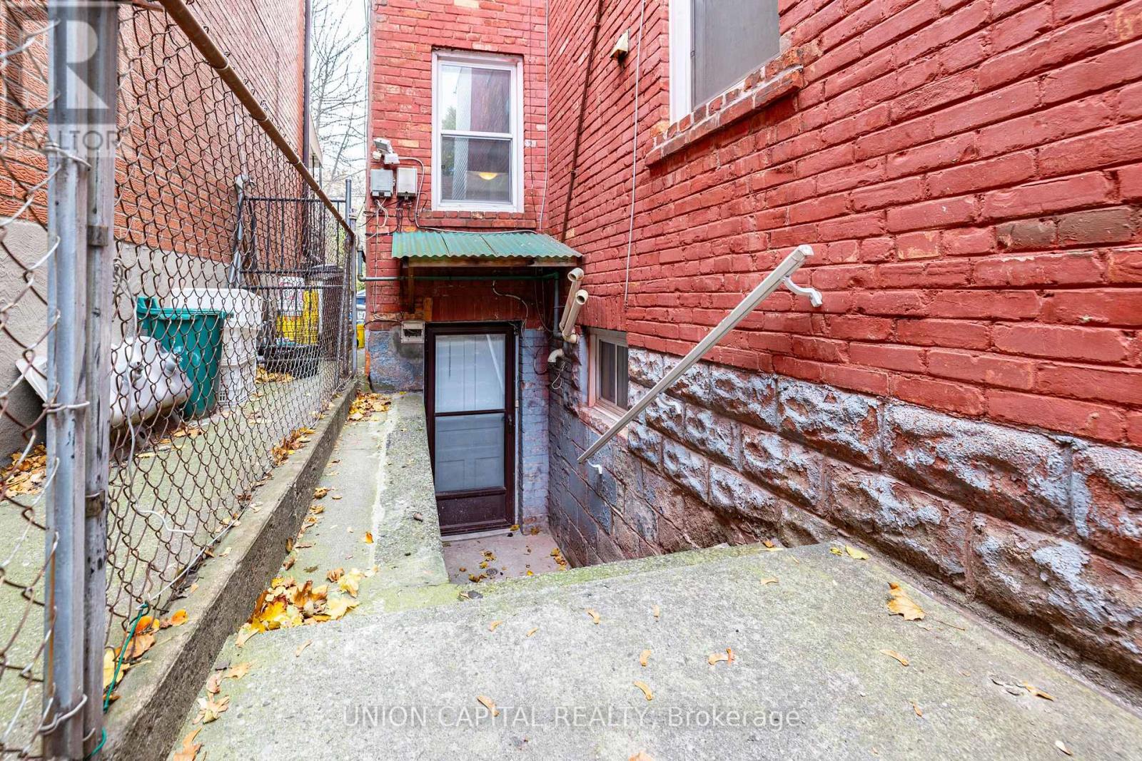 69 Denison Avenue, Toronto, Ontario  M5T 2M7 - Photo 46 - C12565176