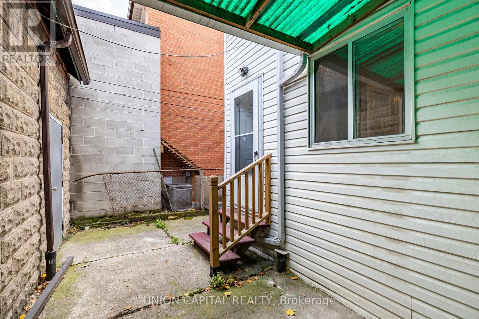 69 Denison Avenue, Toronto, Ontario  M5T 2M7 - Photo 48 - C12565176