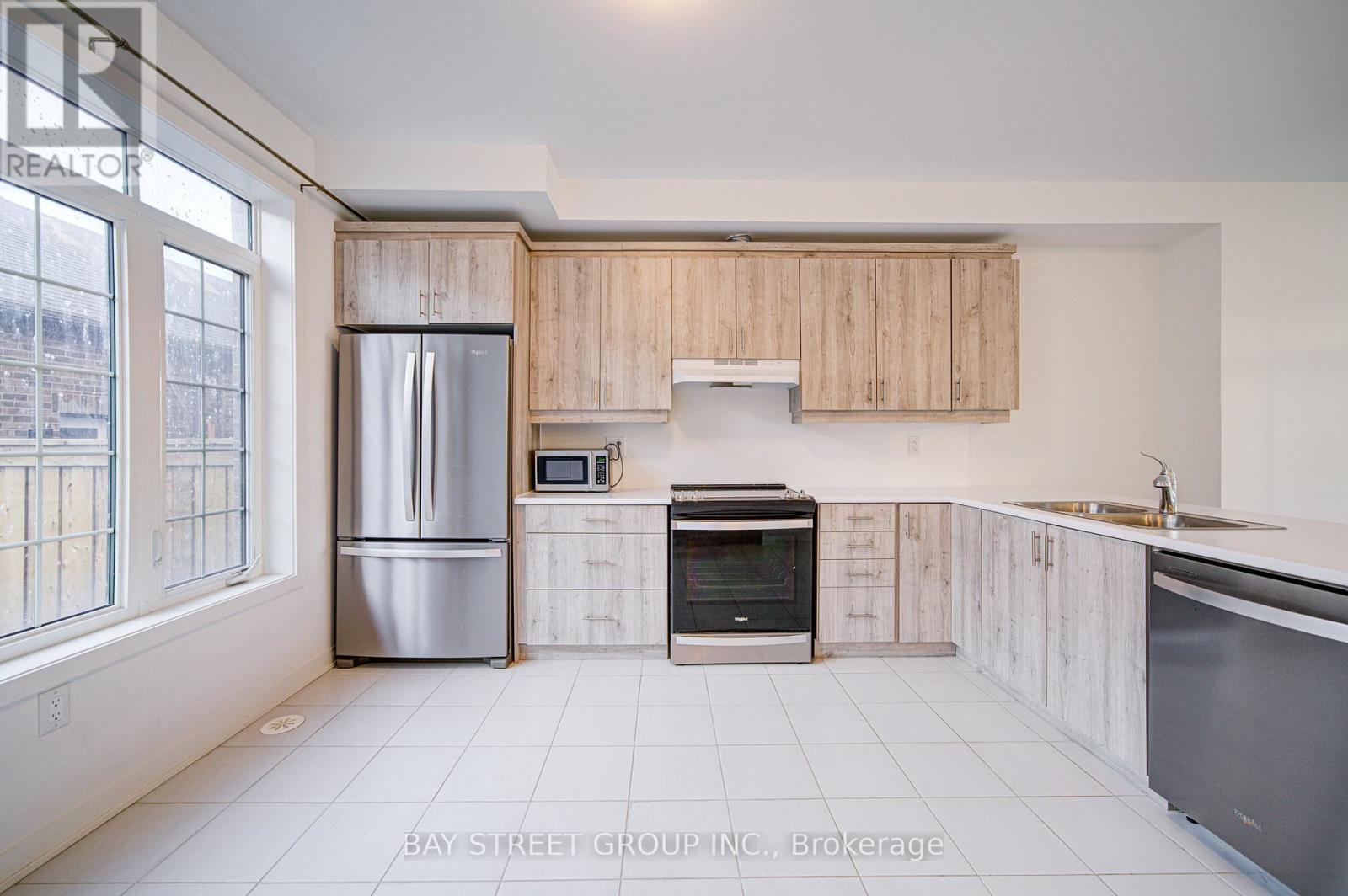 5 Selfridge Way, Whitby, Ontario  L1N 0N9 - Photo 3 - E12565188