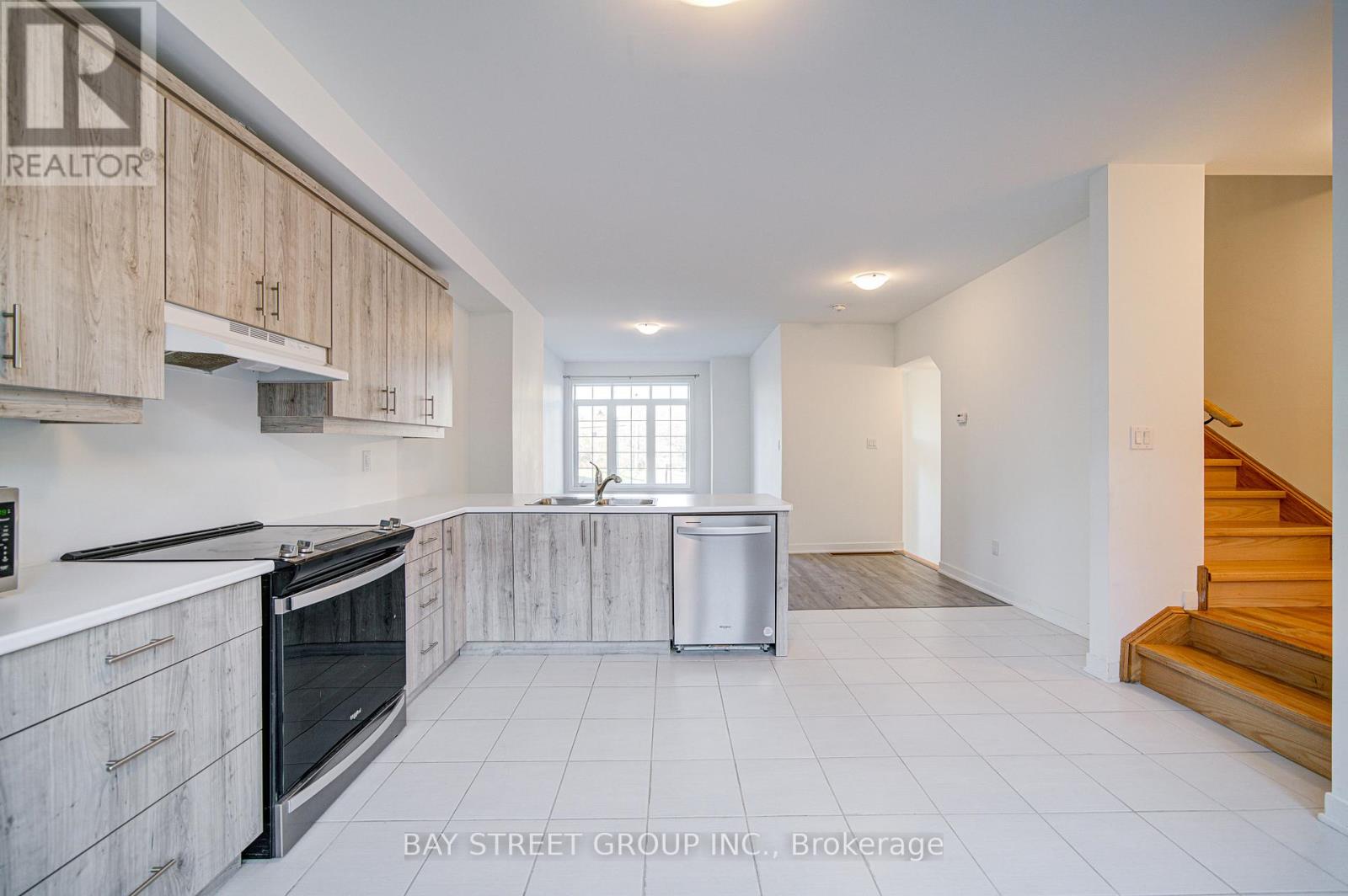 5 Selfridge Way, Whitby, Ontario  L1N 0N9 - Photo 5 - E12565188