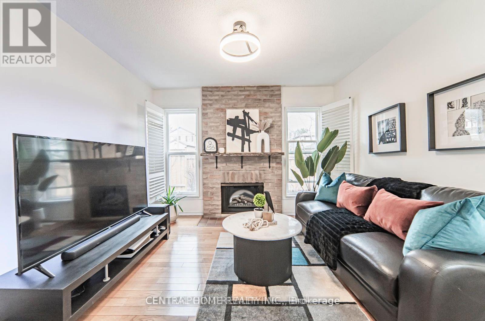 84 Raleigh Crescent, Markham, Ontario  L3R 4W5 - Photo 2 - N12565184