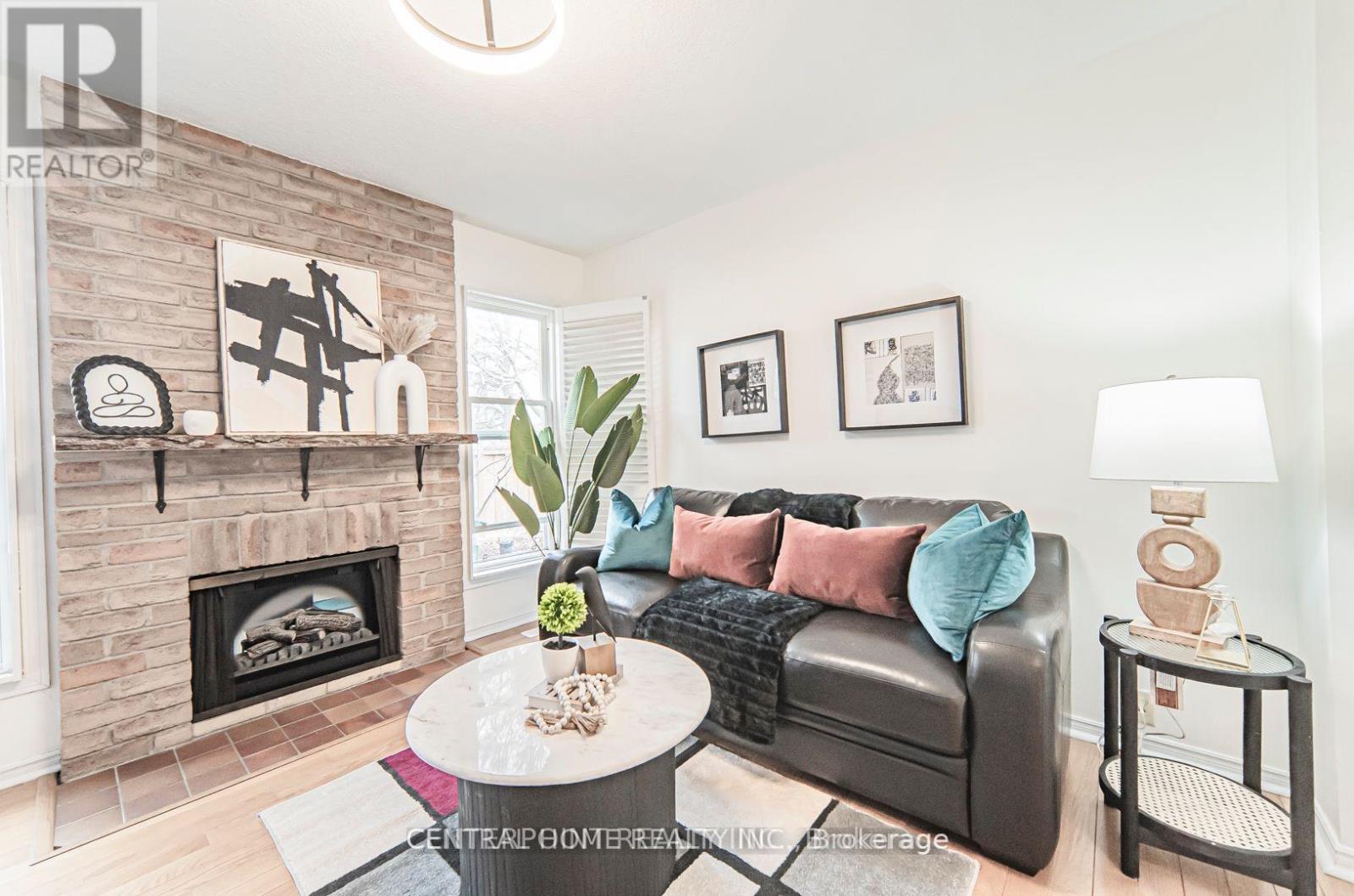 84 Raleigh Crescent, Markham, Ontario  L3R 4W5 - Photo 3 - N12565184