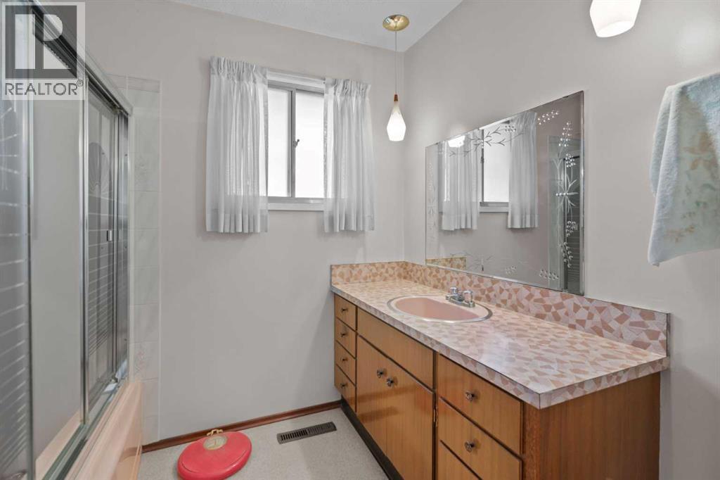 3812 33 Avenue Sw, Calgary, Alberta  T3E 0X6 - Photo 20 - A2268787