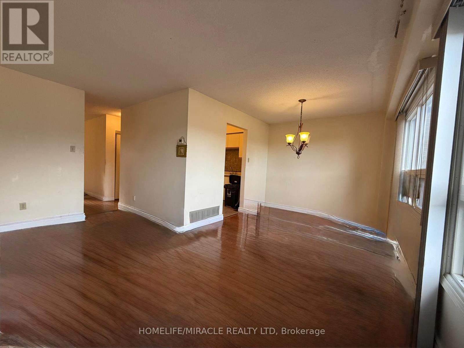 3510 South Mill Way, Mississauga, Ontario  L5L 3T9 - Photo 3 - W12565190