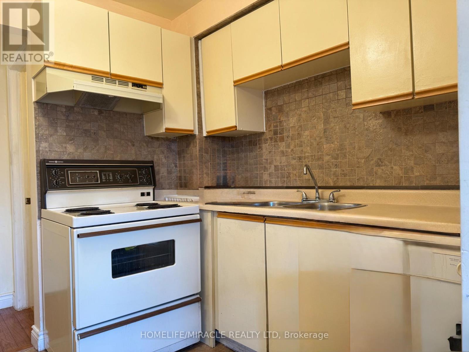 3510 South Mill Way, Mississauga, Ontario  L5L 3T9 - Photo 9 - W12565190