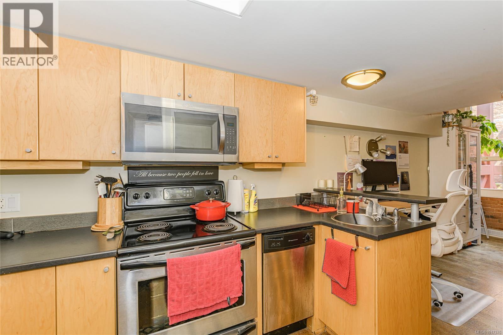 212 524 Yates St, Victoria, British Columbia  V8W 1K8 - Photo 8 - 1017376