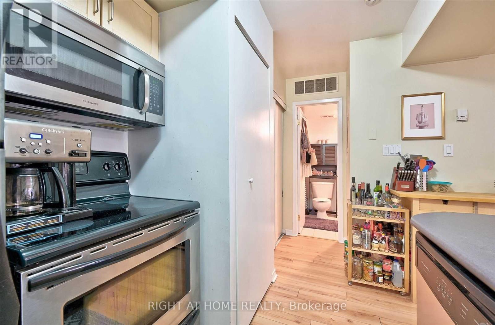 211 - 26 Western Battery Road, Toronto, Ontario  M6K 3N9 - Photo 11 - C12565236