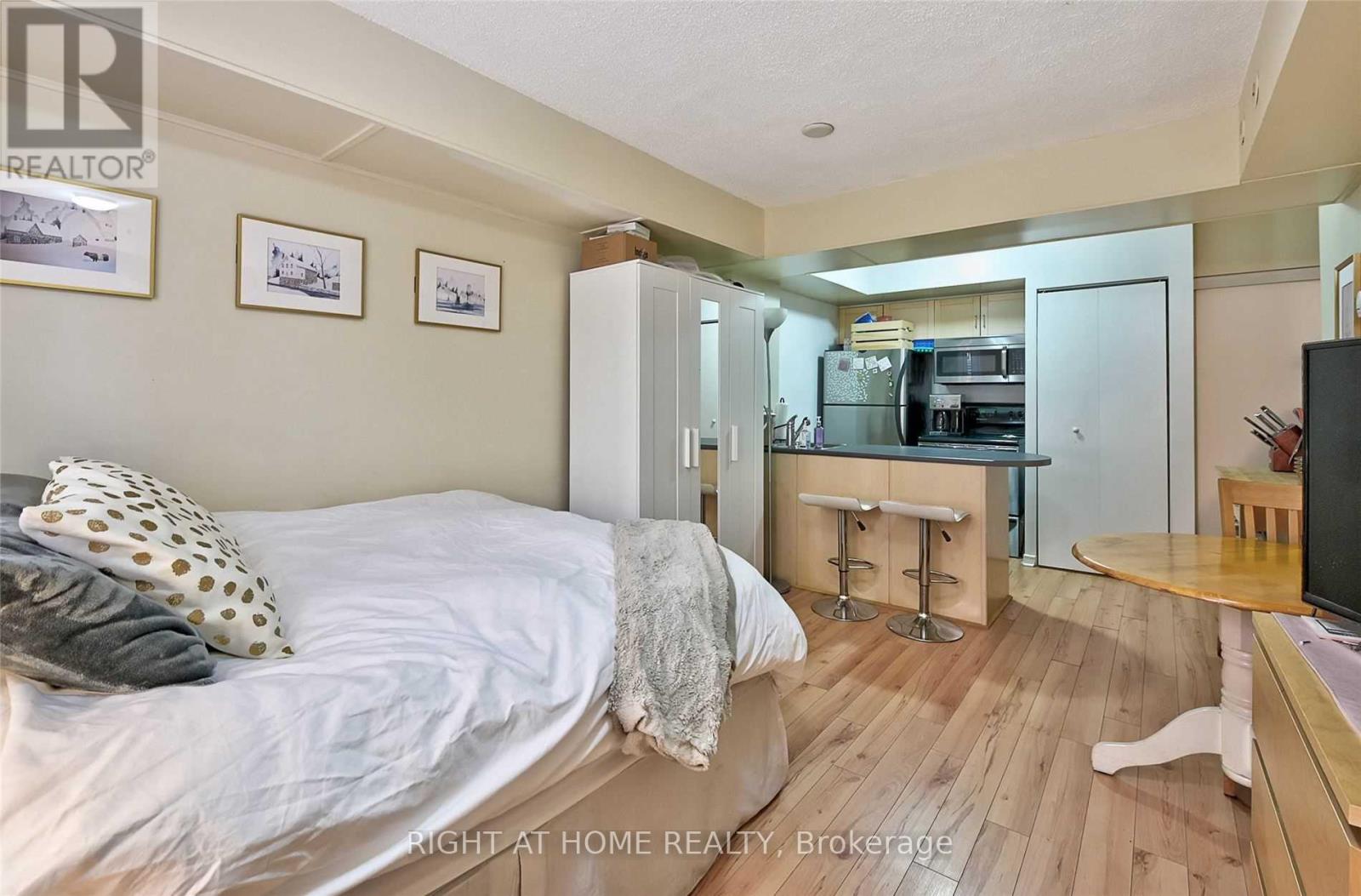 211 - 26 Western Battery Road, Toronto, Ontario  M6K 3N9 - Photo 3 - C12565236