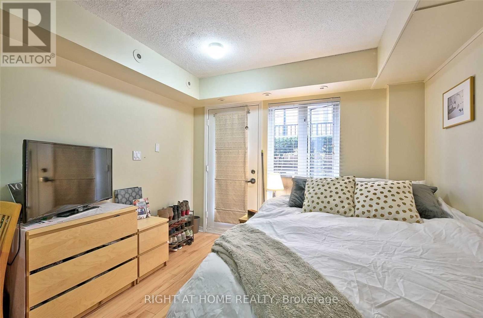 211 - 26 Western Battery Road, Toronto, Ontario  M6K 3N9 - Photo 4 - C12565236