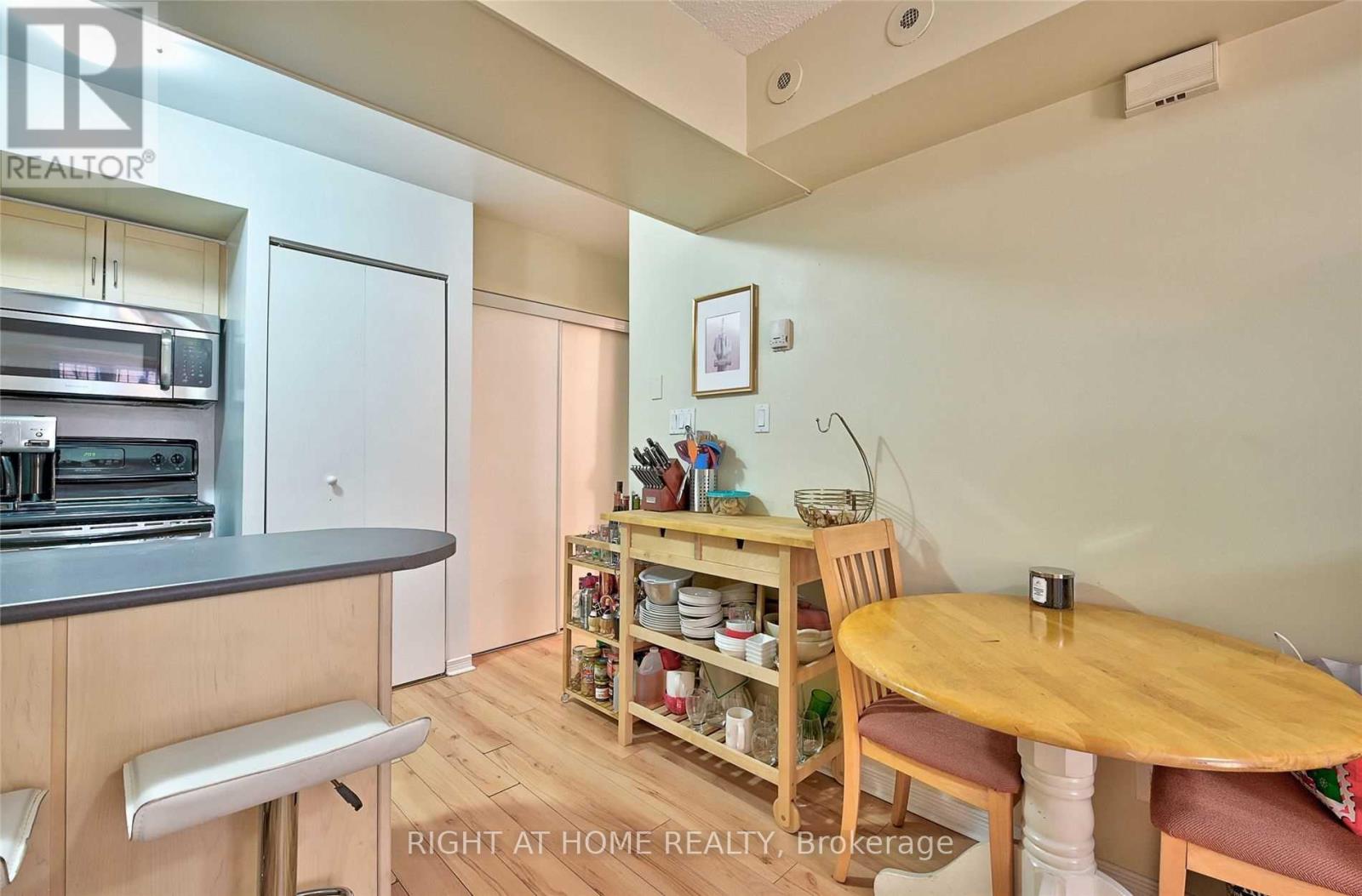 211 - 26 Western Battery Road, Toronto, Ontario  M6K 3N9 - Photo 5 - C12565236