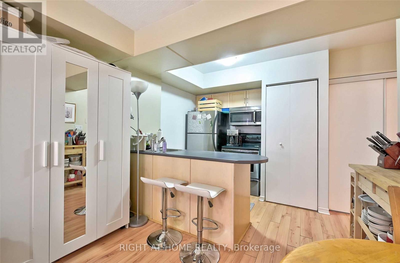 211 - 26 Western Battery Road, Toronto, Ontario  M6K 3N9 - Photo 6 - C12565236