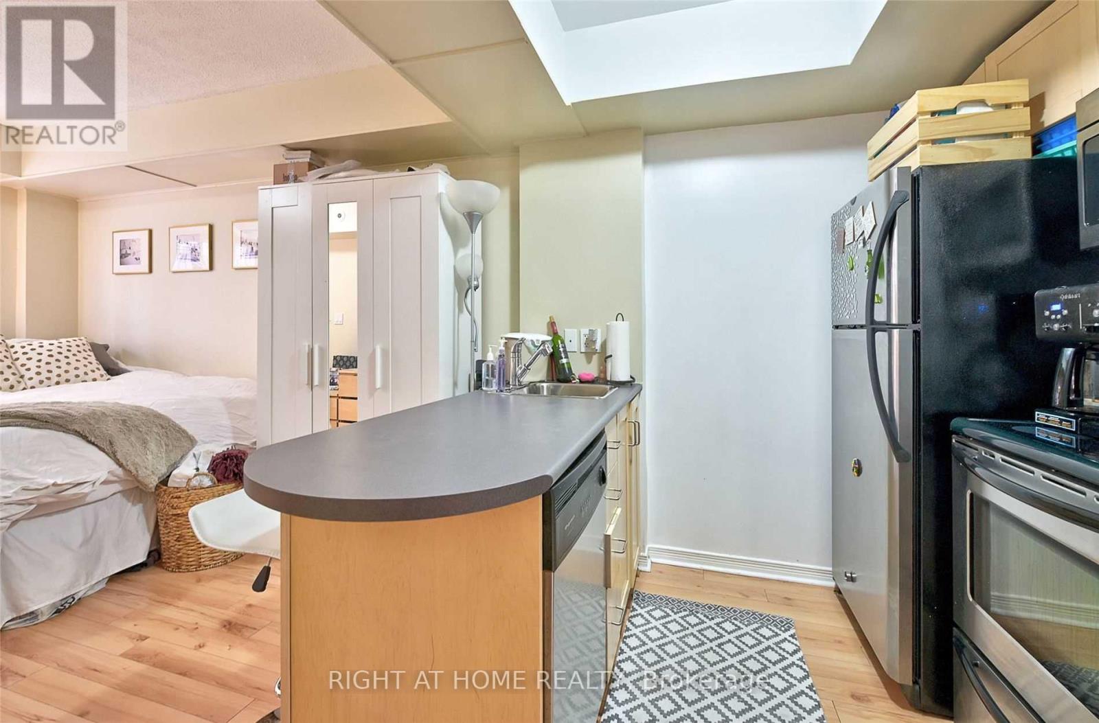 211 - 26 Western Battery Road, Toronto, Ontario  M6K 3N9 - Photo 9 - C12565236