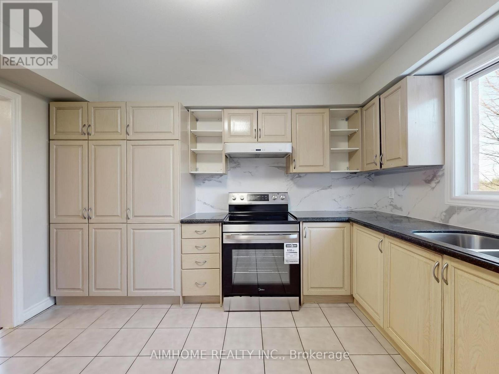 207 Kensit Avenue, Newmarket, Ontario  L3X 1S6 - Photo 14 - N12565228