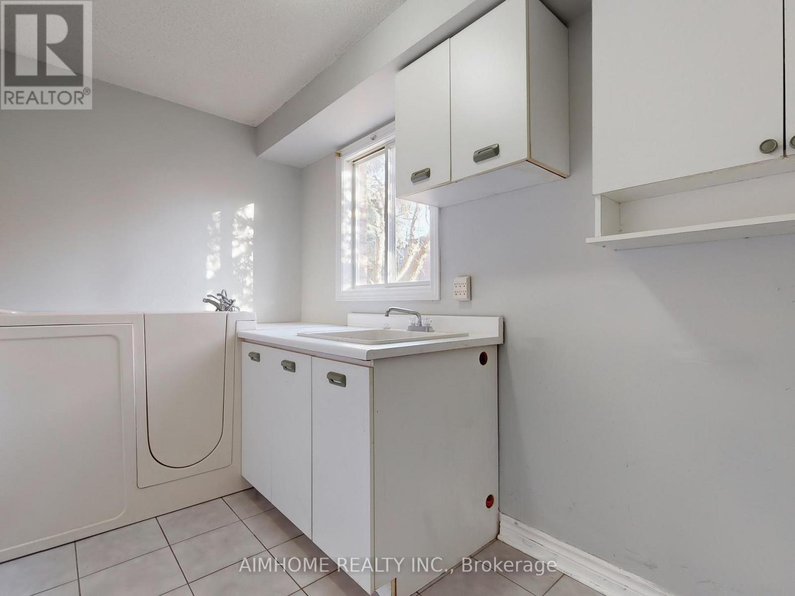 207 Kensit Avenue, Newmarket, Ontario  L3X 1S6 - Photo 20 - N12565228