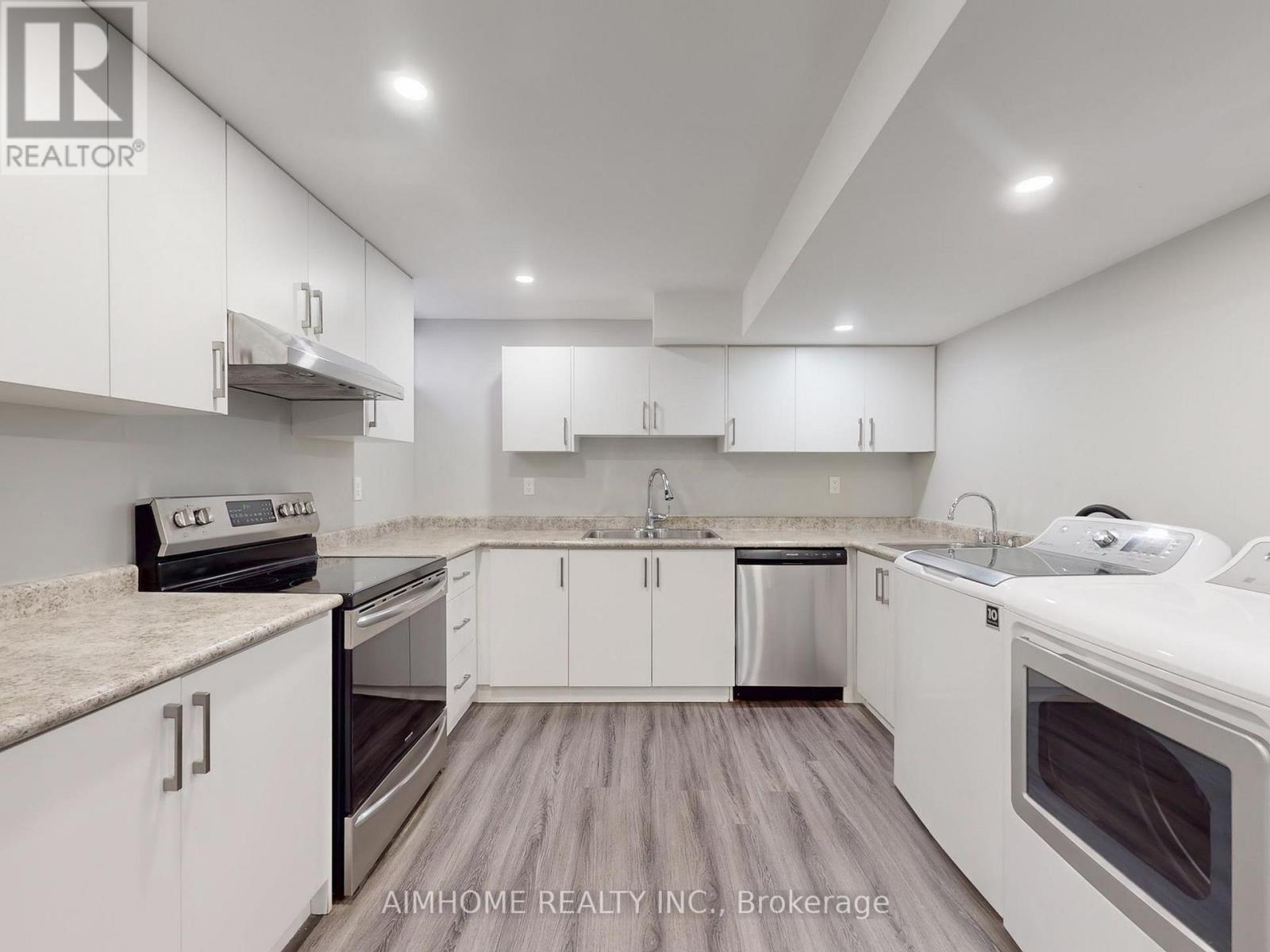 207 Kensit Avenue, Newmarket, Ontario  L3X 1S6 - Photo 37 - N12565228