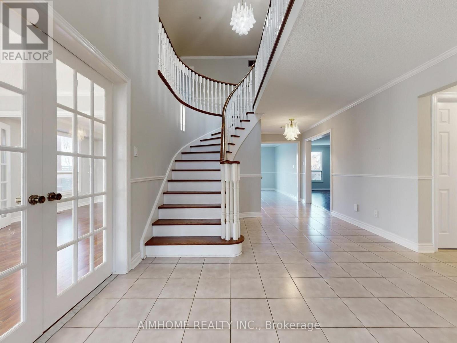 207 Kensit Avenue, Newmarket, Ontario  L3X 1S6 - Photo 4 - N12565228