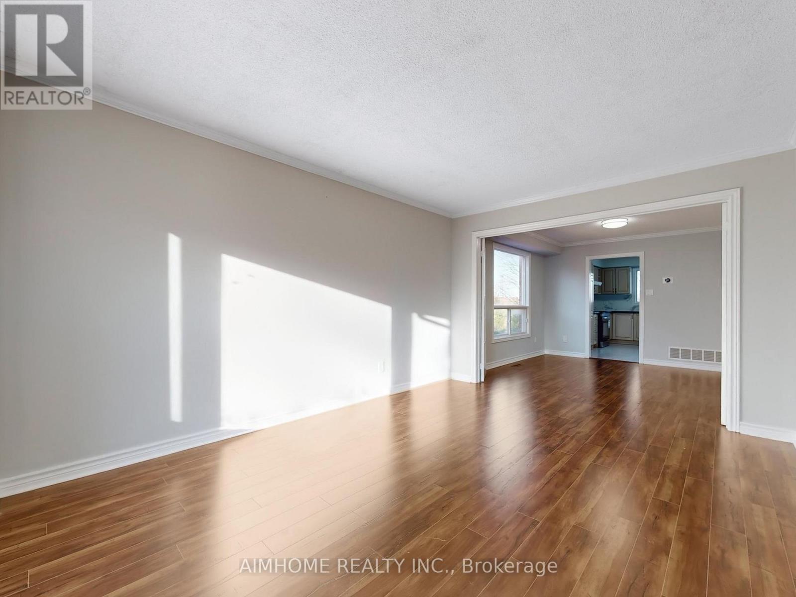 207 Kensit Avenue, Newmarket, Ontario  L3X 1S6 - Photo 7 - N12565228