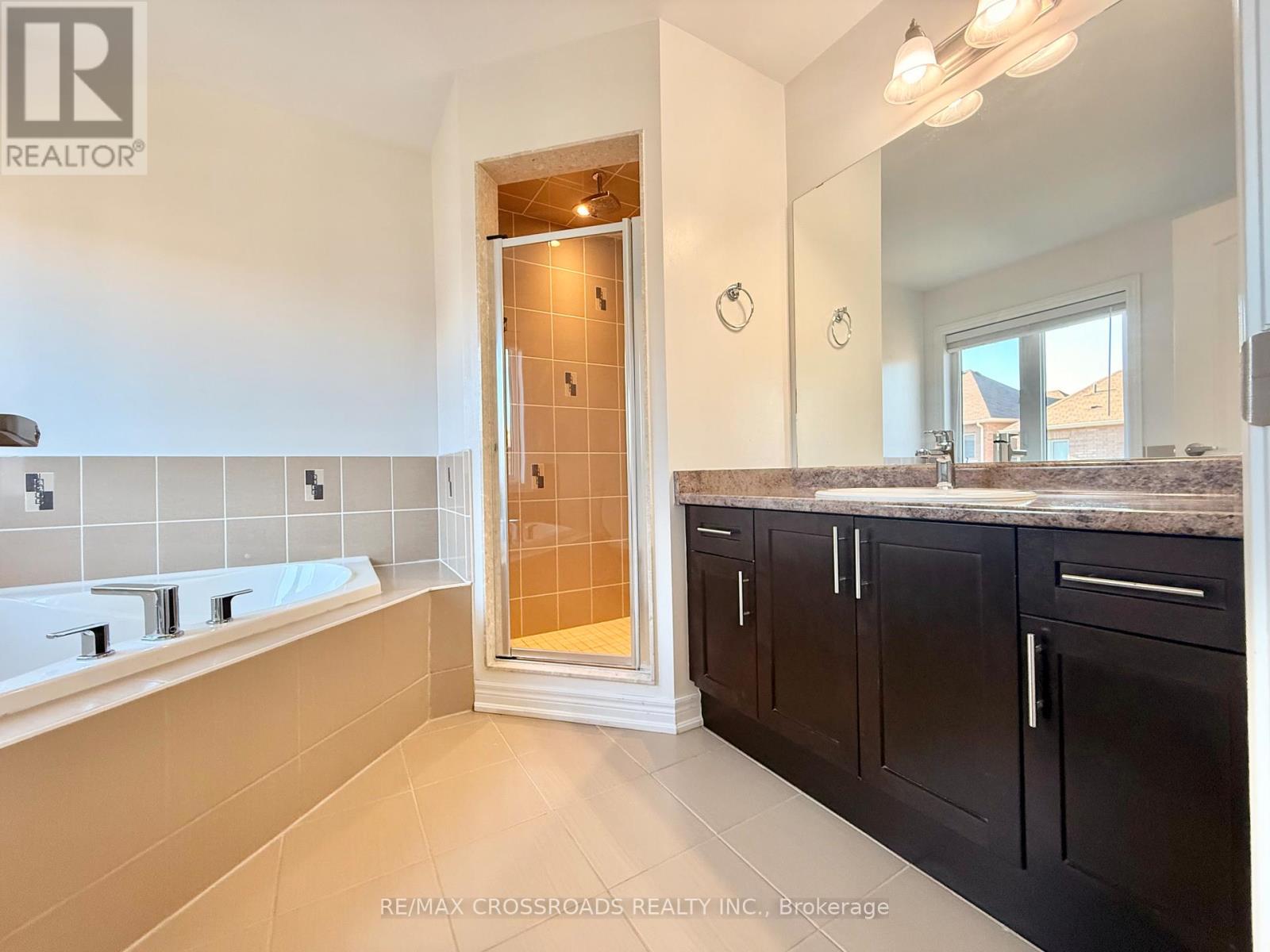 205 Laker Court, Newmarket, Ontario  L3X 0J5 - Photo 14 - N12565232