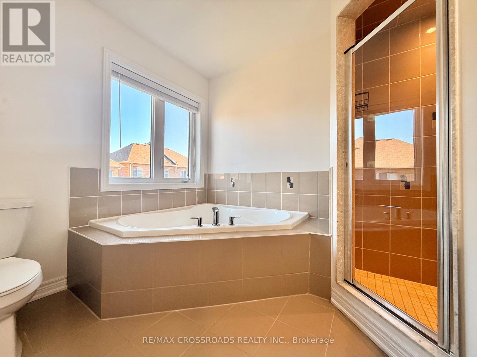 205 Laker Court, Newmarket, Ontario  L3X 0J5 - Photo 15 - N12565232