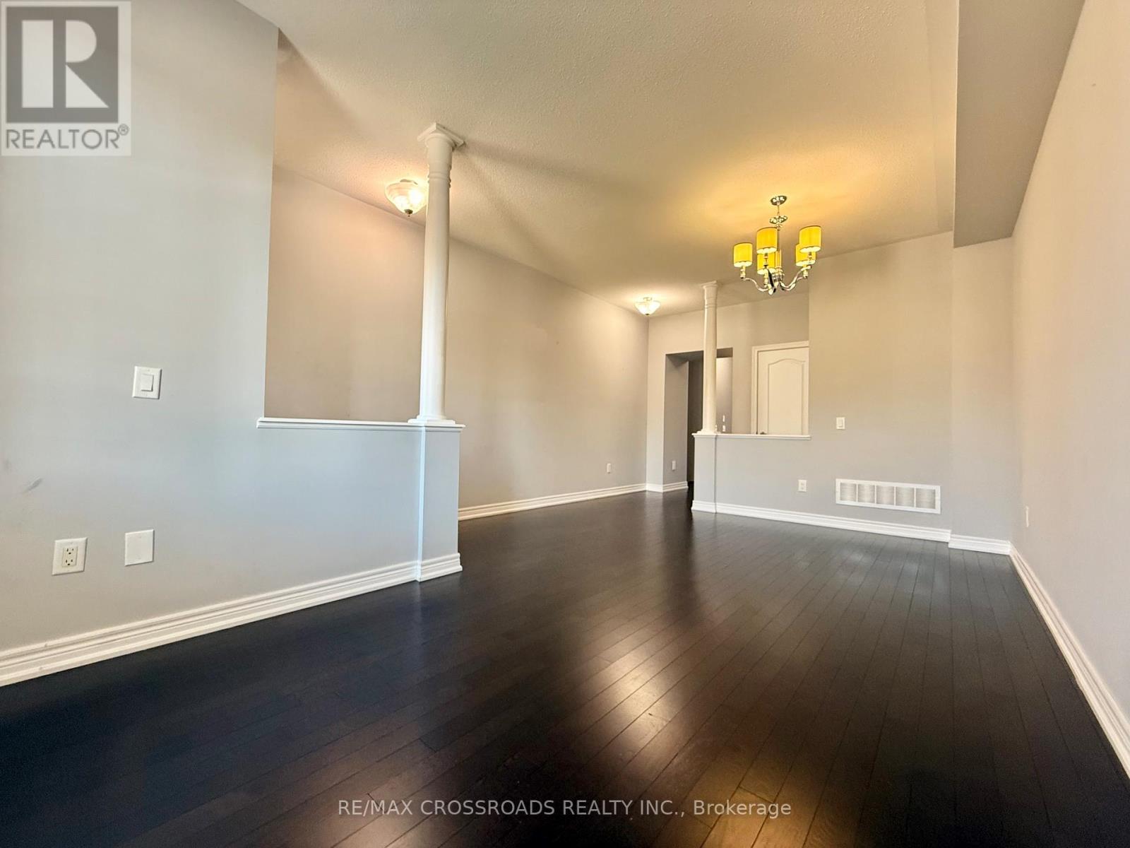 205 Laker Court, Newmarket, Ontario  L3X 0J5 - Photo 3 - N12565232