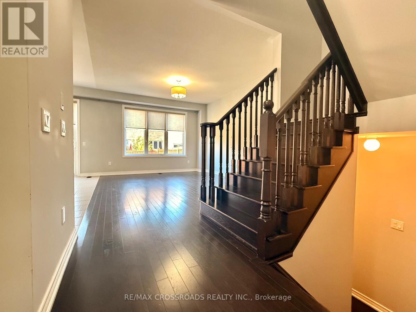 205 Laker Court, Newmarket, Ontario  L3X 0J5 - Photo 4 - N12565232