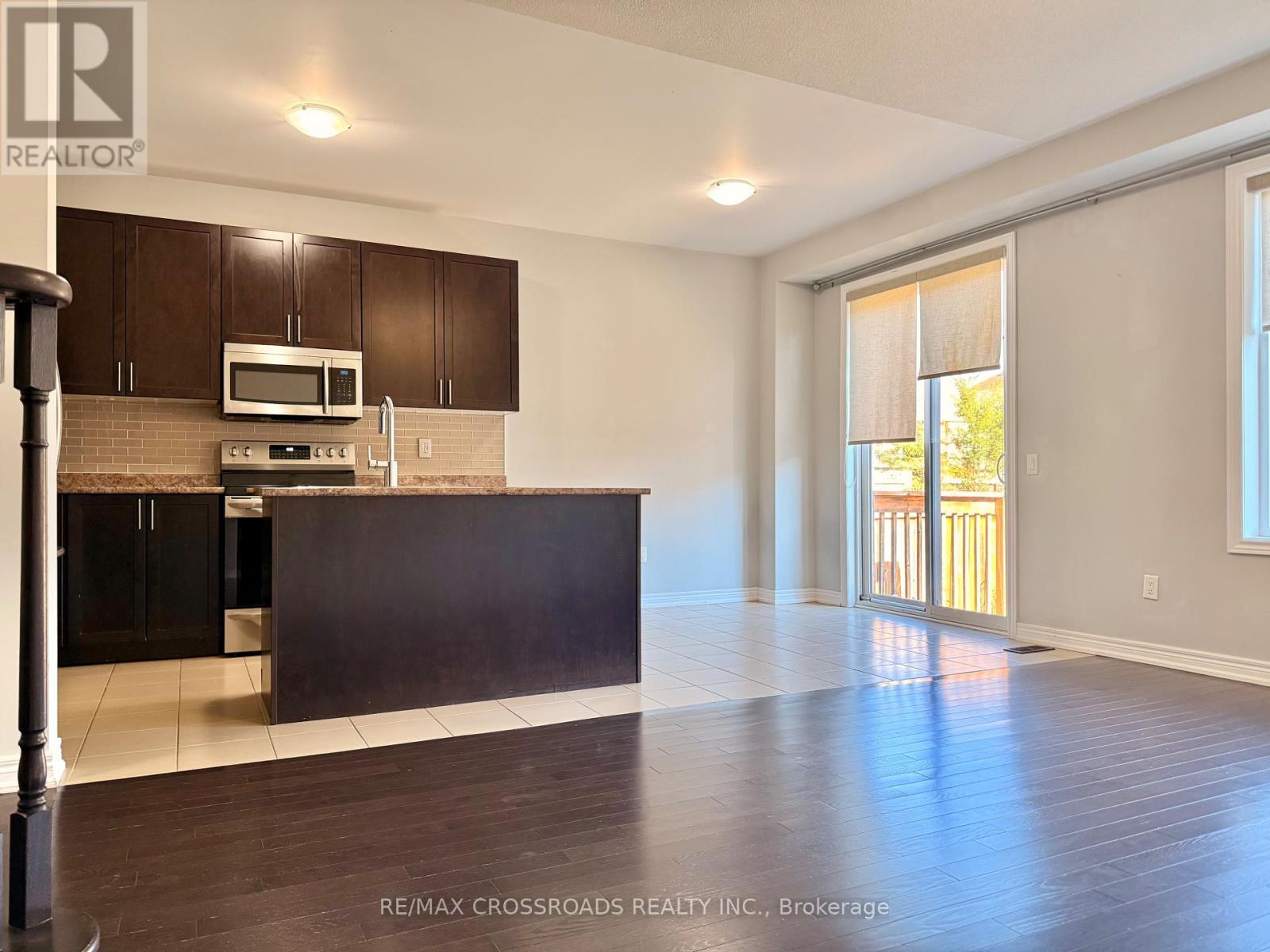 205 Laker Court, Newmarket, Ontario  L3X 0J5 - Photo 6 - N12565232