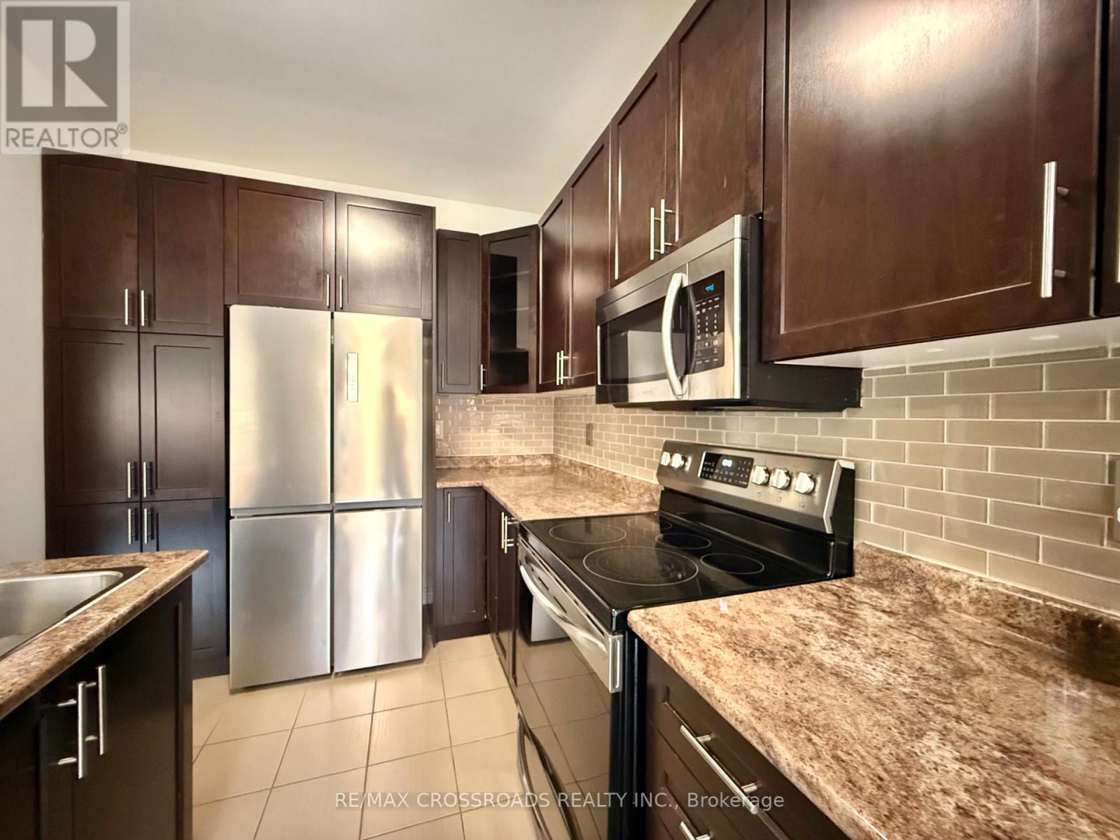 205 Laker Court, Newmarket, Ontario  L3X 0J5 - Photo 8 - N12565232