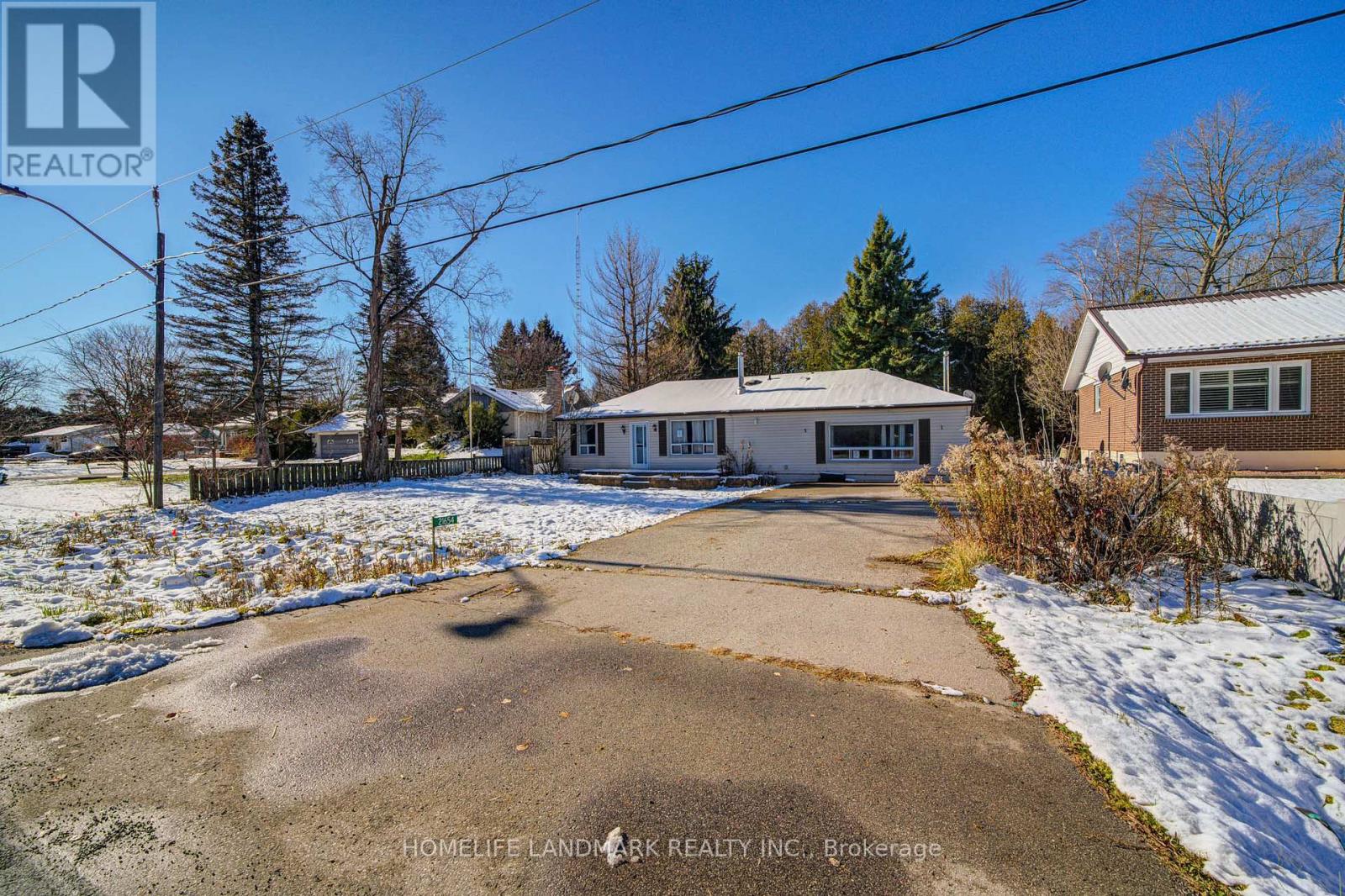 21654 Warden Avenue, East Gwillimbury, Ontario  L0G 1R0 - Photo 2 - N12565234