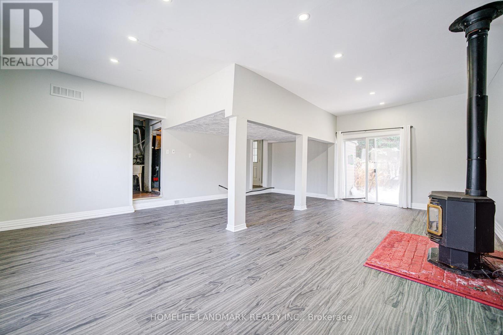 21654 Warden Avenue, East Gwillimbury, Ontario  L0G 1R0 - Photo 21 - N12565234