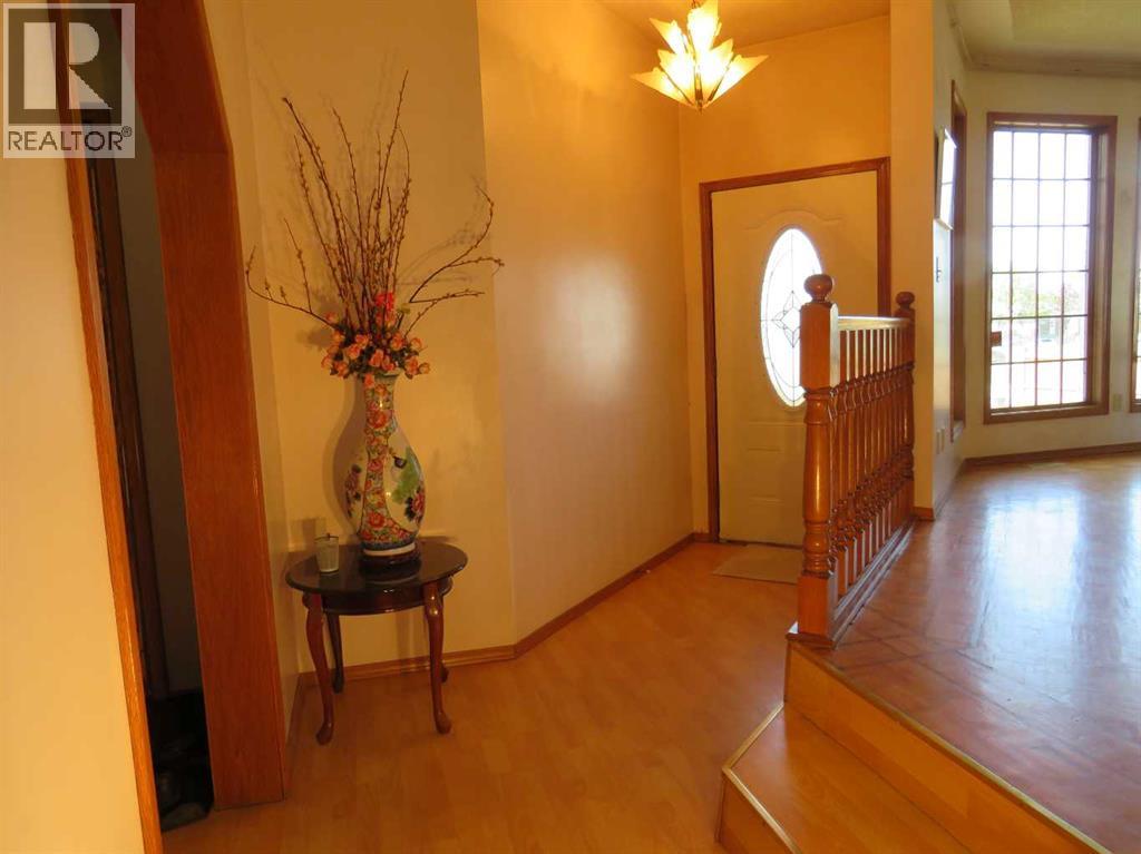 63 La Valencia Gardens Ne, Calgary, Alberta  T1Y 6P5 - Photo 4 - A2265616