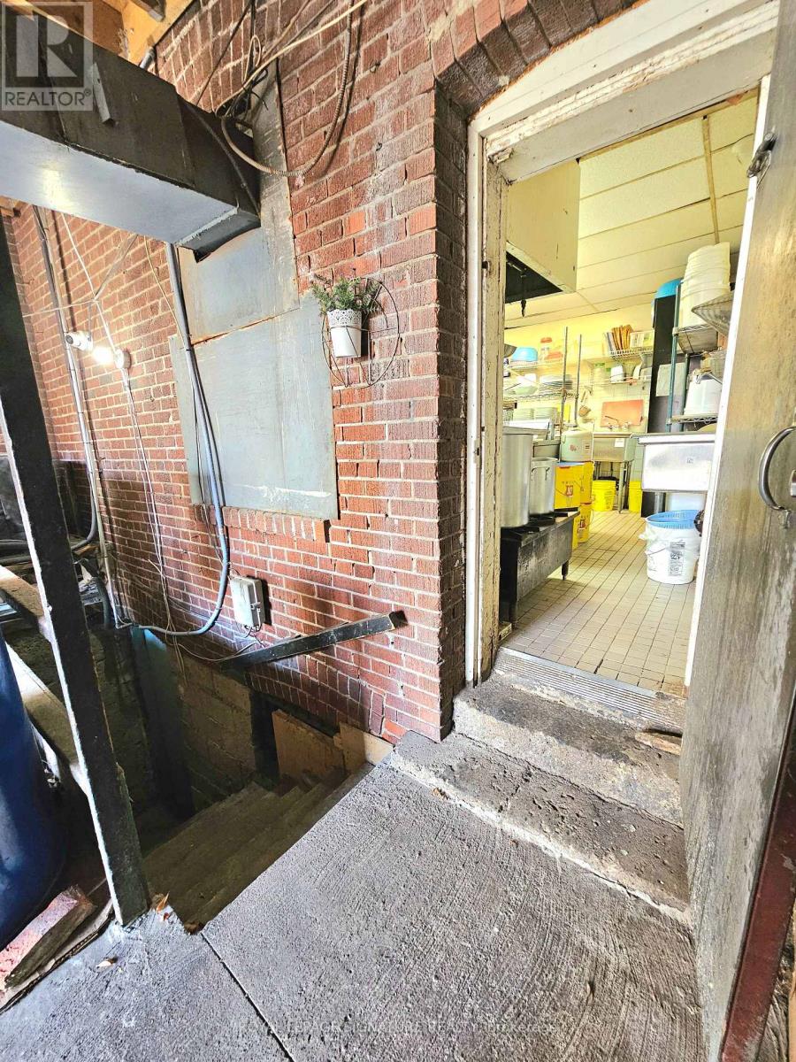 1768 St Clair Avenue W, Toronto, Ontario  M6N 1J3 - Photo 14 - W12565222