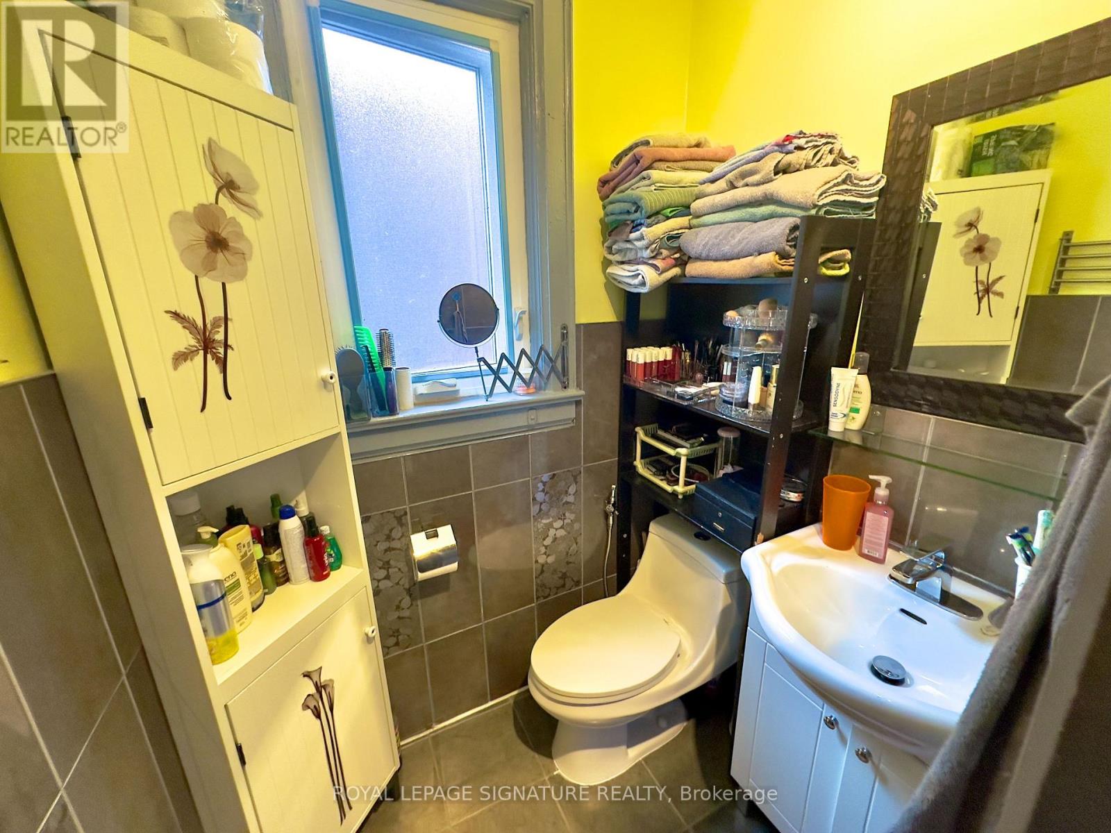 1768 St Clair Avenue W, Toronto, Ontario  M6N 1J3 - Photo 5 - W12565224
