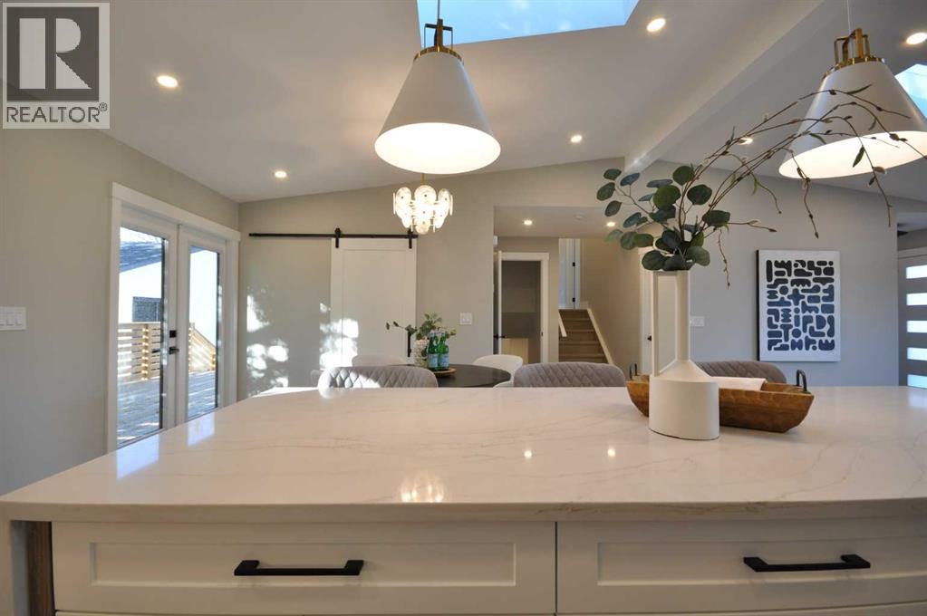 1 Cherovan Drive Sw, Calgary, Alberta  T2V 2P3 - Photo 10 - A2262062