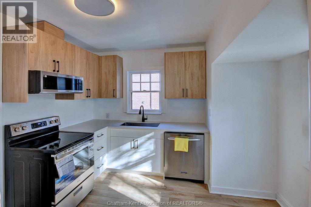 16 Cross Street, Chatham, Ontario  N7M 1K5 - Photo 3 - 25028949