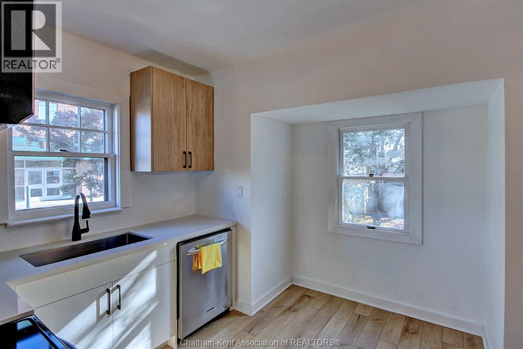 16 Cross Street, Chatham, Ontario  N7M 1K5 - Photo 5 - 25028949